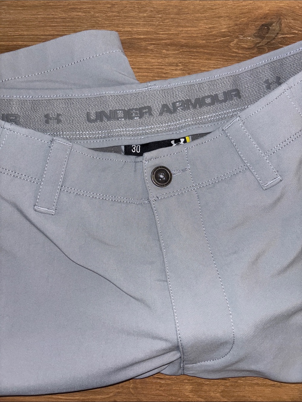 Under Armour Men’s 30 Light Gray Short